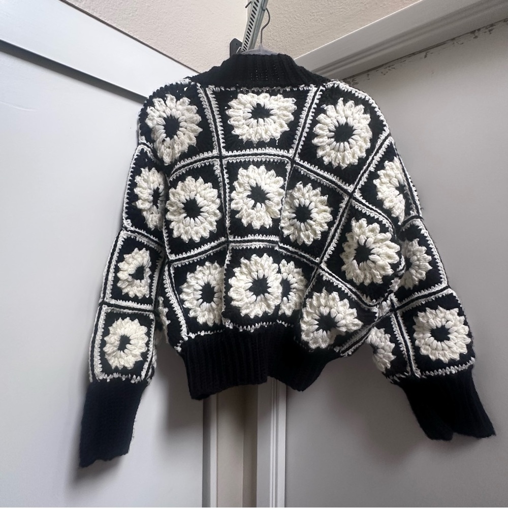 ✨HANDMADE Black and White Crochet Granny Square Floral Chunky Sweater Cardigan - Picture 3 of 5
